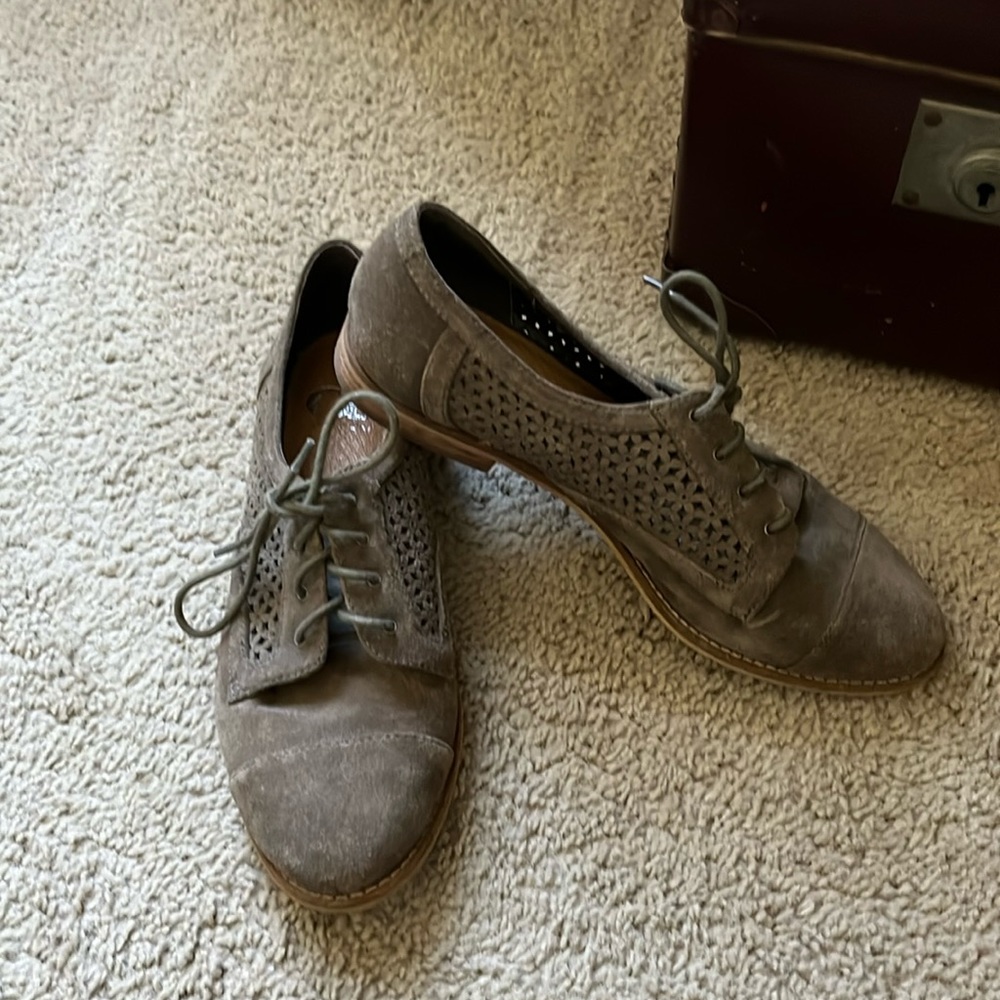 Gianni Bini lace up shoes